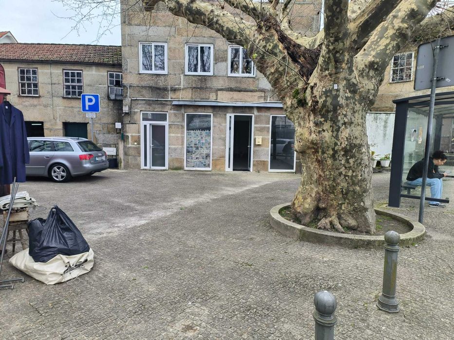 Arrenda-se loja no largo da Feira nova - Ariz - Bem viver