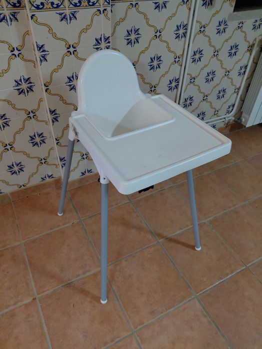 Cadeira de refeição de bebé