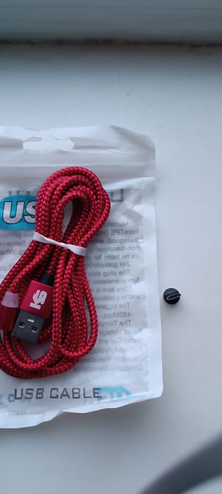 Шнуры для зарядки телефона на магнитах.