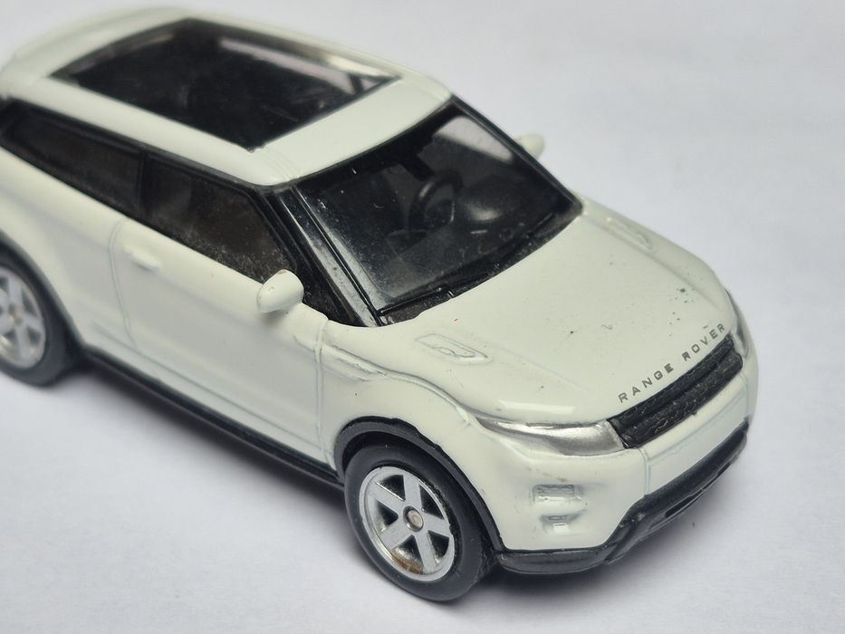 Welly Range Rover Evoque biały – model metalowy