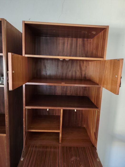 Móvel de sala de jantar em madeira