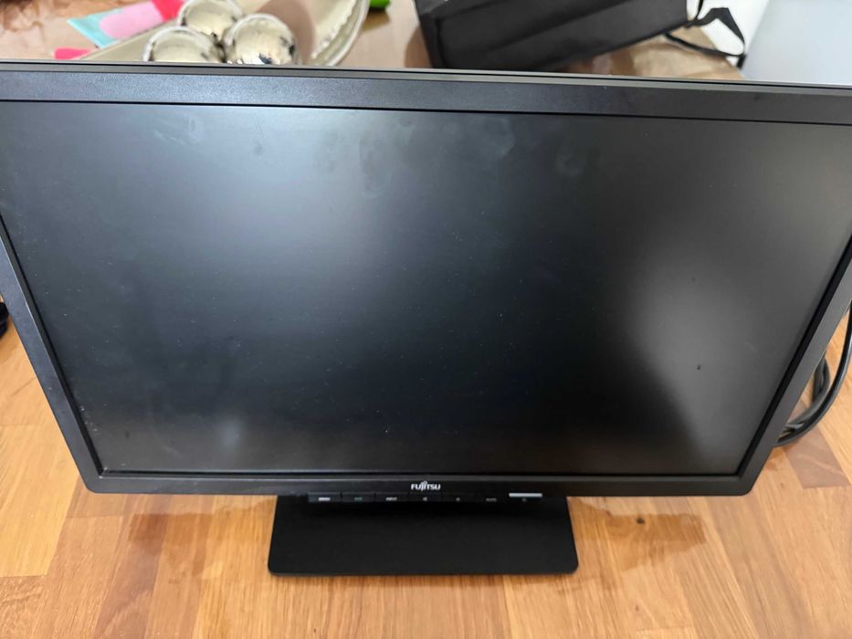 Vendo monitor Fujitsu de 20´´