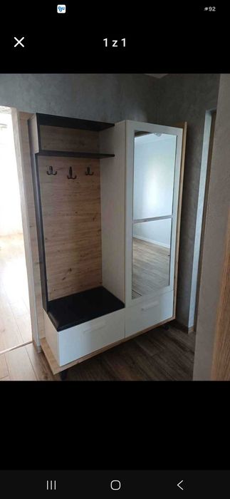 Szafa do przedpokoju w srodku wysuwany do zewnątrz wieszak na ubrania. Pojemne 2 szafki na buty. 192cmx152 cm 40cm głeboka. Odbiór osobisty Leśmierz.