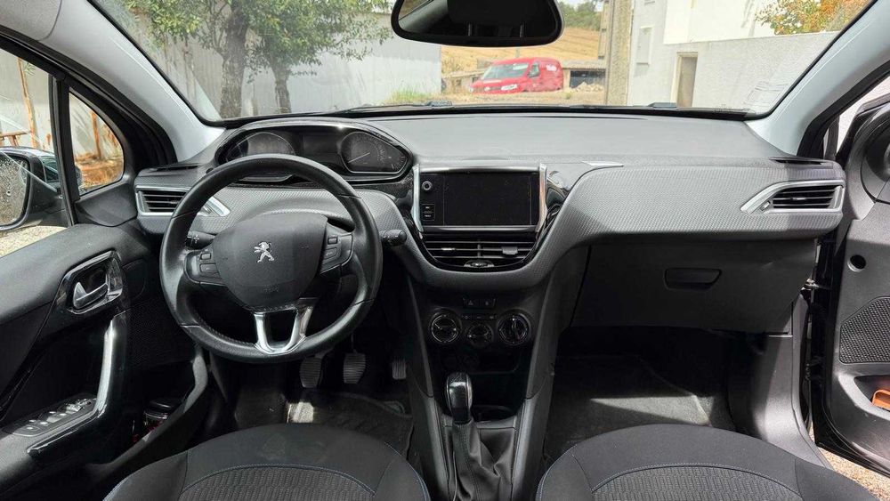 Peugeot 208 Signature 2019