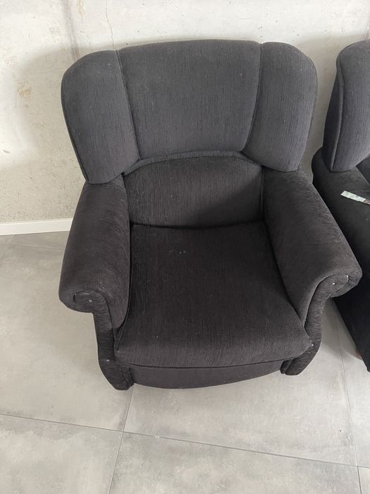 2 cadeiroes pretos novos