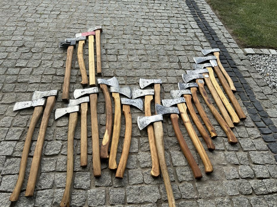 Niemiecka cechowana siekiera.