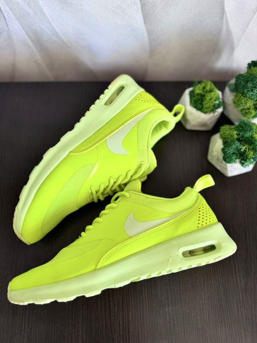 Продам яскраві Nike Air Max Thea — Стан нових!
