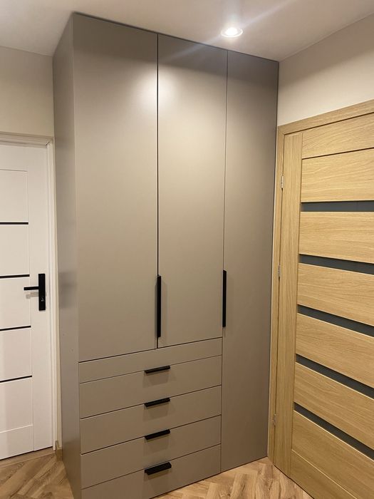 Meble na wymiar , kuchnie ,garderoby ,szafy loftowe produkcja,skrecani