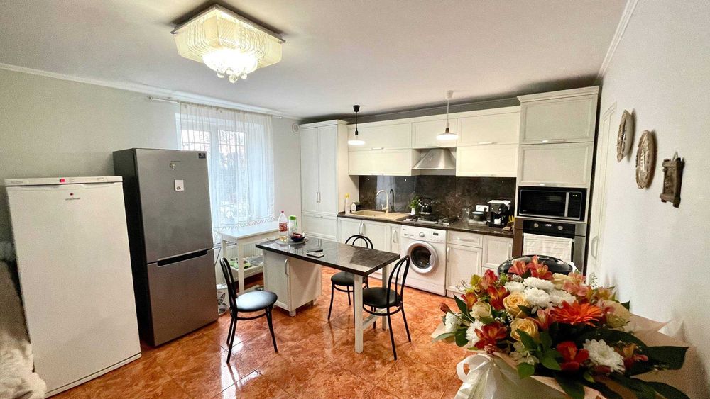 Продаж. Простора частина будинку з ремонтом. 108 квадратів. Замостянський р-н. - Вид 4