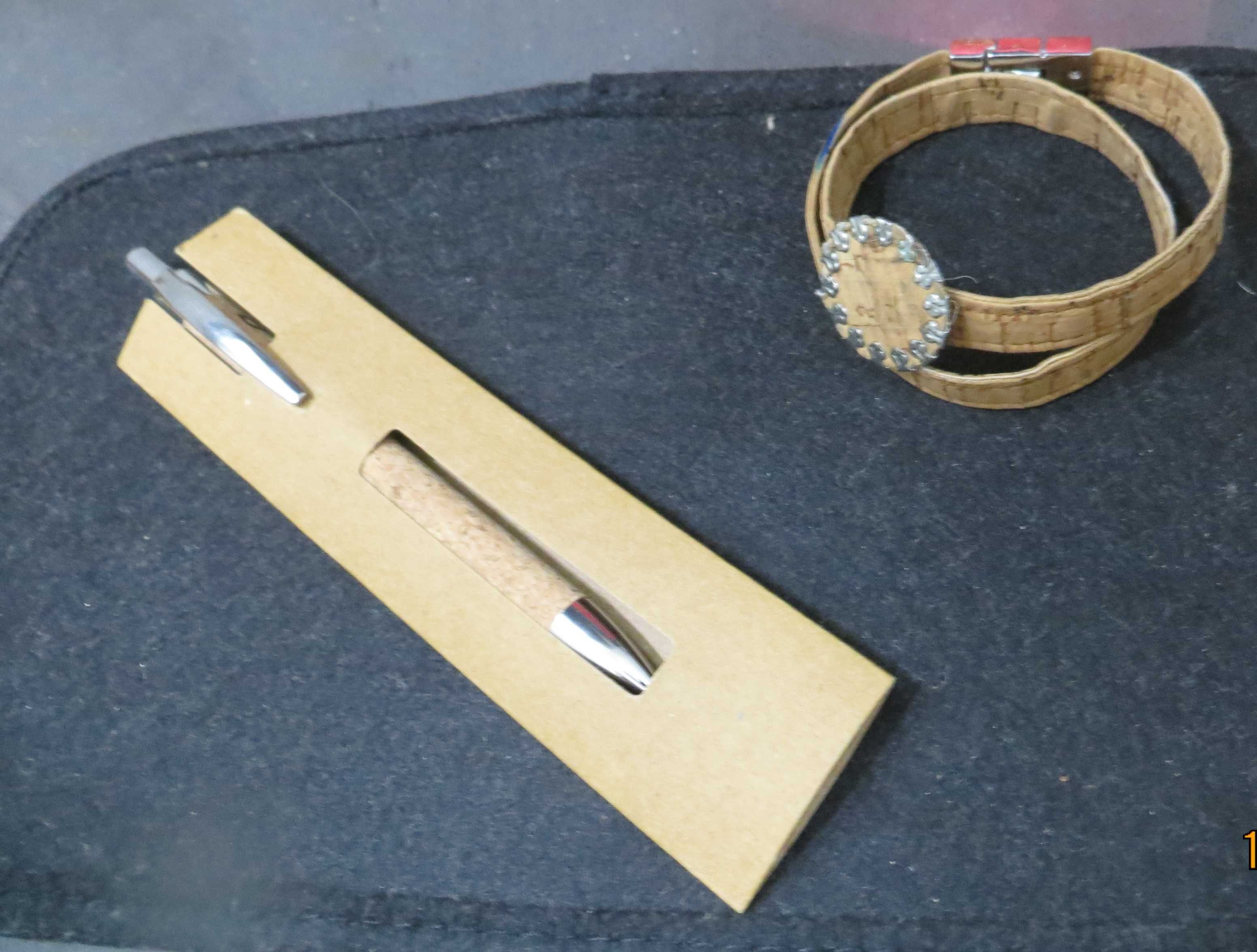 Conjunto 3 pulseiras, artesanato e 1 caneta de cortiça Ermesinde • OLX  Portugal