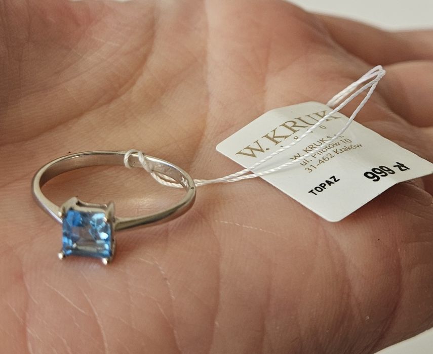 złoty pierścionek W. Kruk z topazem r.13 z białego złota topaz zaręczynowy