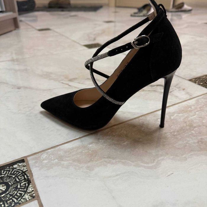 Замшеві туфлі 35 розмір