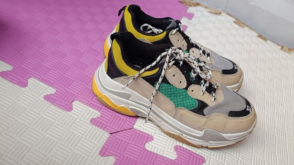 Кросівки 37 жіночі