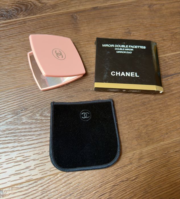 Lusterko różowe Chanel