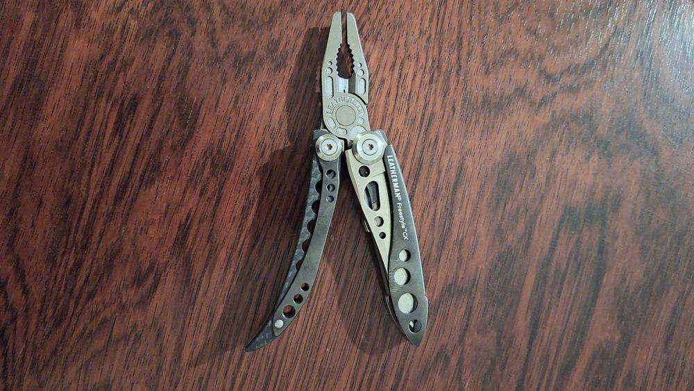 Canivete multi-funções Leatherman