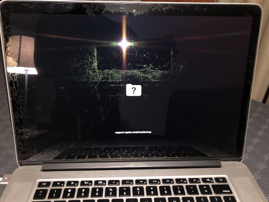 Apple MacBook Pro A1398 de  2013 Core i7-4750HQ 2GHz 8GB RAM
