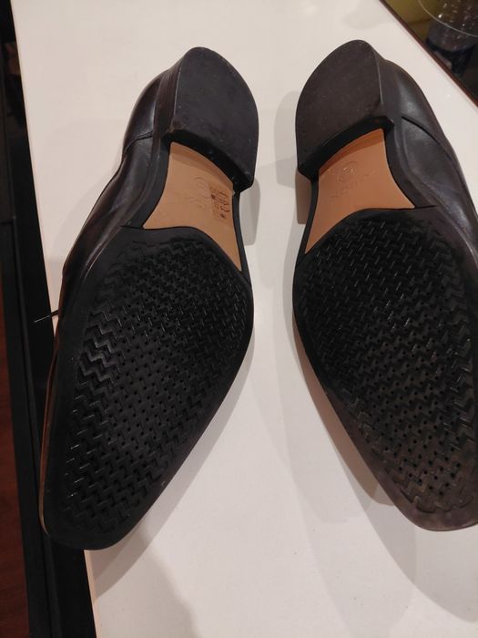 Sapatos pretos de homem