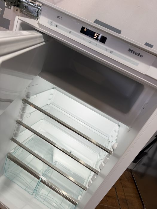 Miele K 33442 iF Вбудований 168л A++