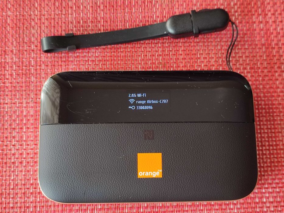 Huawei (E5885Ls-93a)4G 300mbps,rj45,6400mAh Router