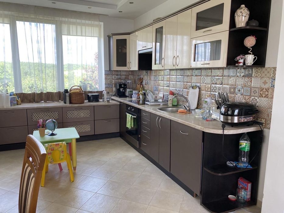 Продається просторий двоповерховий будинок у селі Ярок — ідеальне поєд