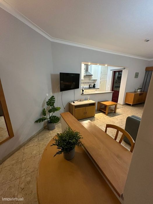 Apartamento T1 com lugar de parqueamento e piscina