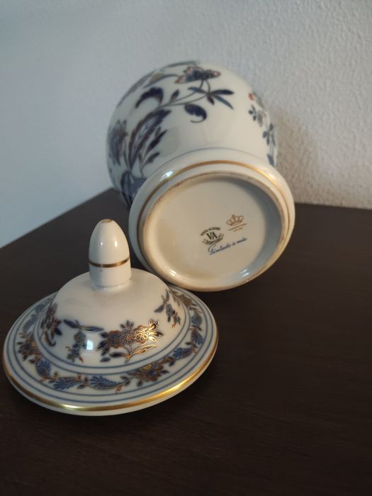 Pote em porcelana Vista Alegre