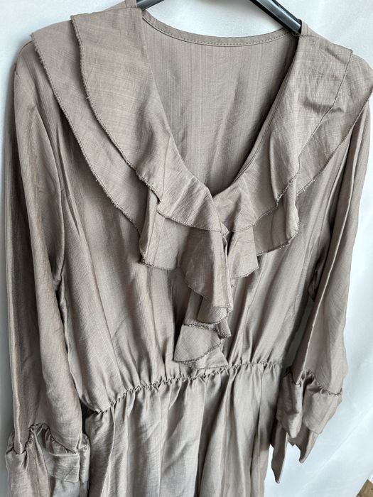 Nowa sukienka beżowa z falbankami rozm uniwersalny