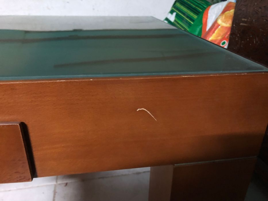 Mesa centro com tampo em vidro