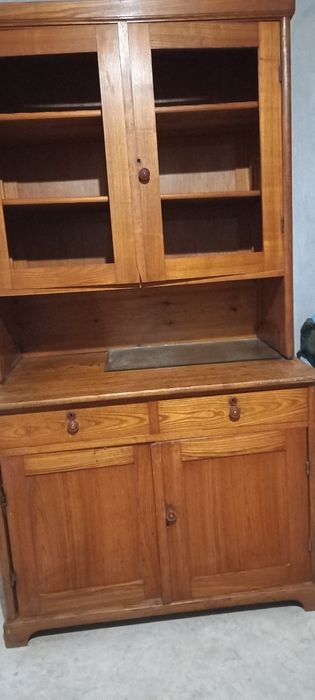 Серванти та стіл ( старі меблі, антикварні меблі))