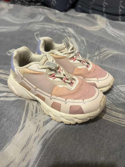 Классные стильные кросовочки zara