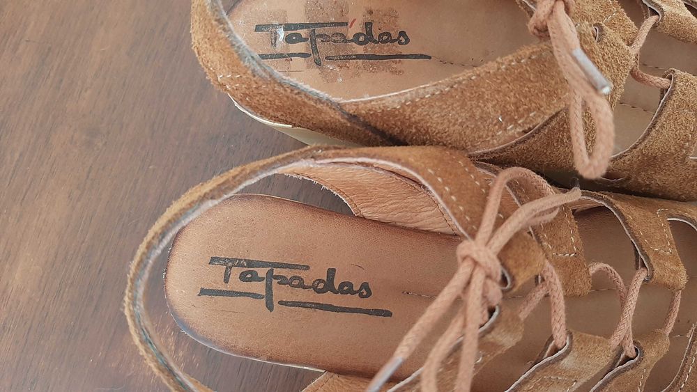 QUASE NOVAS Sandálias compensadas pele/camurça castanhas 36