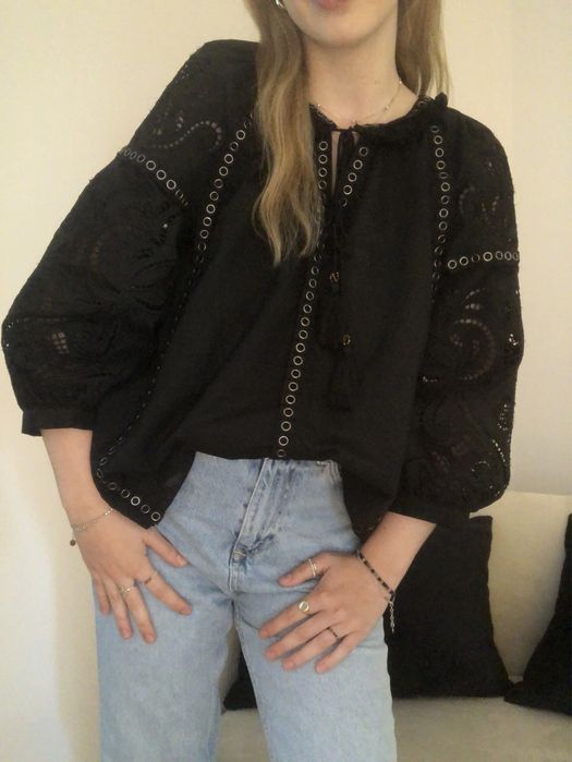 bufiasta bluzka boho czarna ze zdobieniami frędzelkami