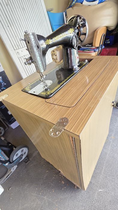 Maquina de costura elétrica