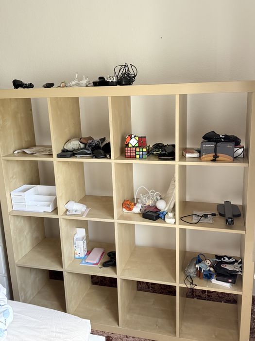 Estante com 18 cubos IKEA