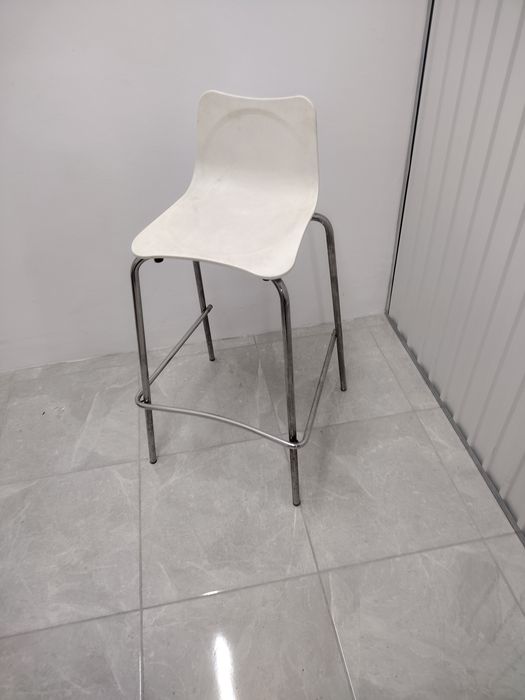 Banco alto IKEA Hugo