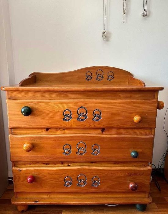 Cómoda em madeira com ursinhos