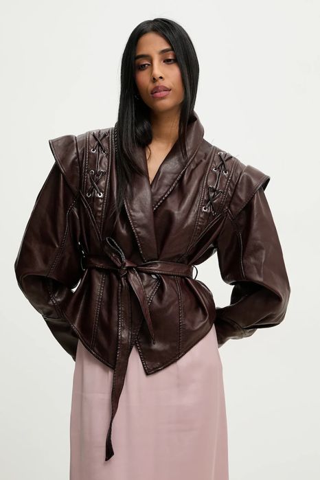 Стильна куртка коричневого кольору, шкір зам