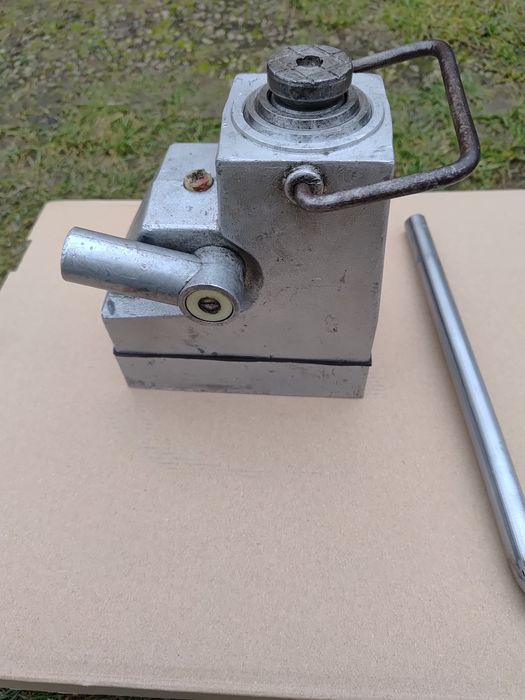 Lewarek hydrauliczny kolumnowy