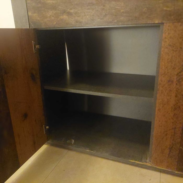 OFEREÇO Aparador 3 portas e 2 gavetas