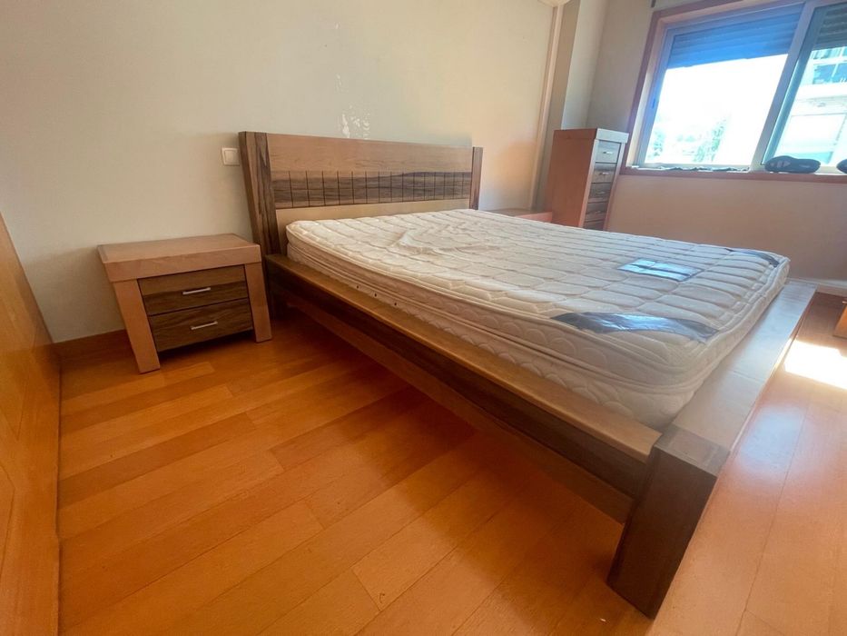 Quarto Completo Casal Moderno Alemão | Cama + Colchão + 2 Mesas + Camiseiro + Espelho
