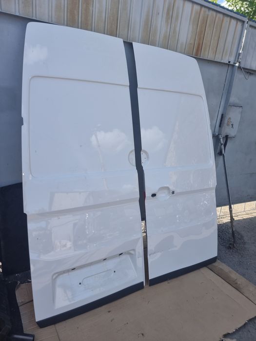 VW Crafter (MB Sprinter) задние распашные двери 2023г.