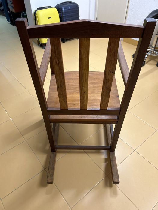 Vendo cadeira de madeira