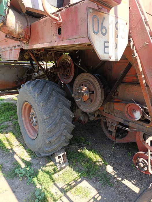 Нива СК 5 М,+ ще є різні запчастини до ниви ,+ще є жатка на 5 м