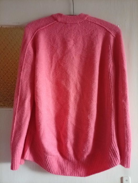 Różowy sweter damski