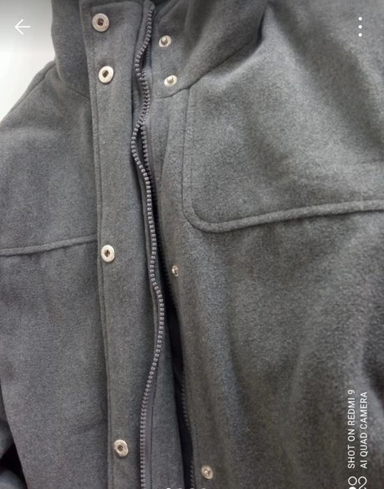 Casaco de inverno com capuz - fecho duplo (tamanho L - 40)