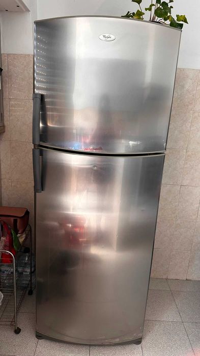 Fogão, frigorifico, maquina lavar roupa, cheios de casa