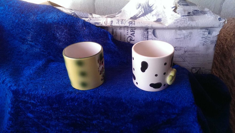 Кружки - чашки с собачками внутри 2шт. цена за обе