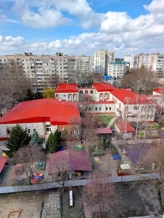 Продається трикімнатна квартира Центр. Сертифікат