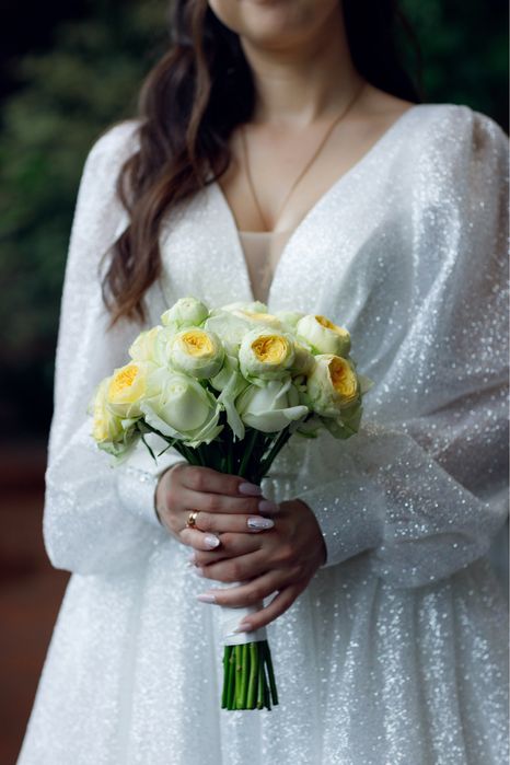 Весільна сукня білого кольору