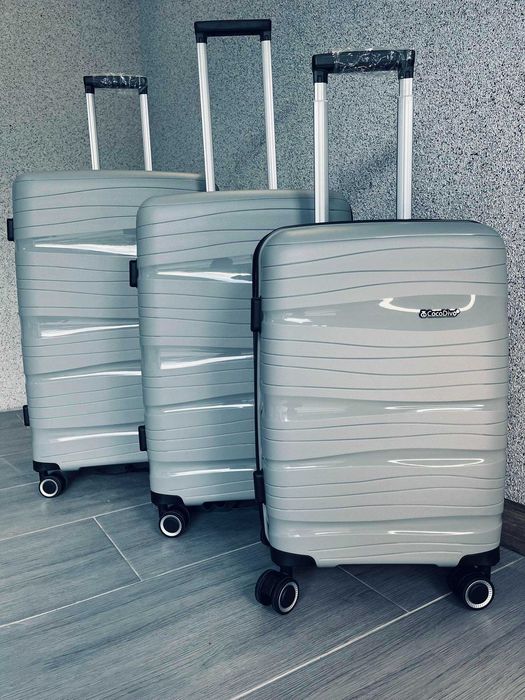 nowa walizka średnia POLIPROPYLEN / walizki podróżne do 20 kg